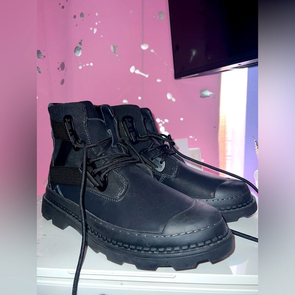 Other - Men’s waterproof lace up boot size 9